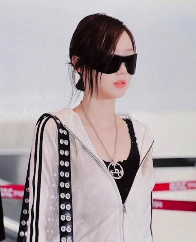 New Lace Backless Bralette One-Piece Strap Vest Women with Chest Pad Inner And Outer Wear Top