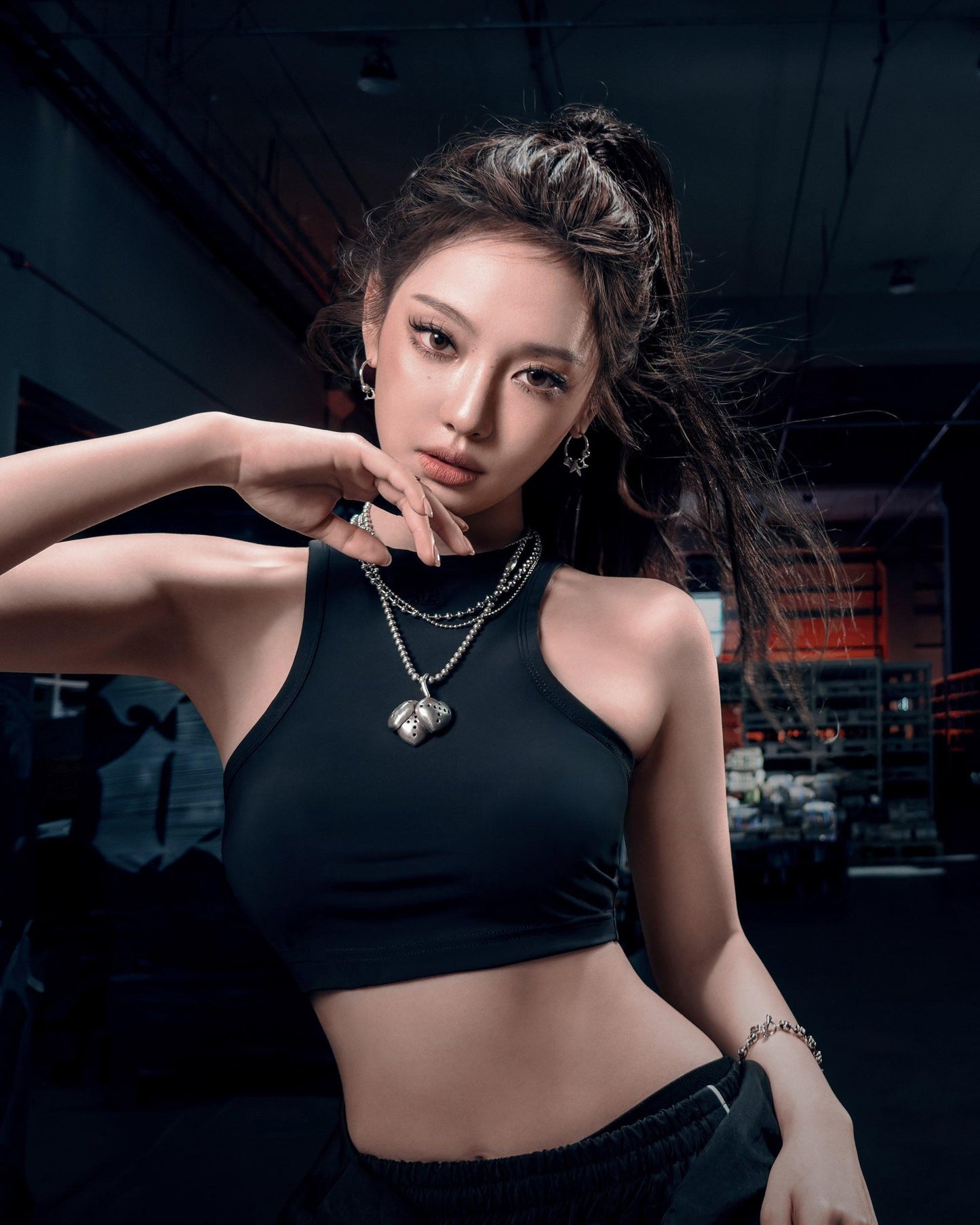 Women's Solid Round Neck Sleeveless Vest T Shirt 90s Graphic Y2k Tank Tops for Woman Fashionable Black White Crop Tops Clothes