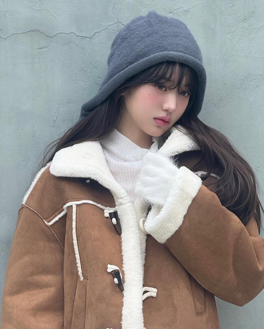 Cow Horn Button Fur One-Piece Hooded Lamb Fur Jacket For Women'S Winter New Style, Thickened Suede Short Jacket