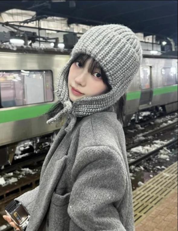 Grey Thickened Knitted Hat With Ear Protection For Women New Autumn And Winter Style Warm And Slimming Versatile Beanie