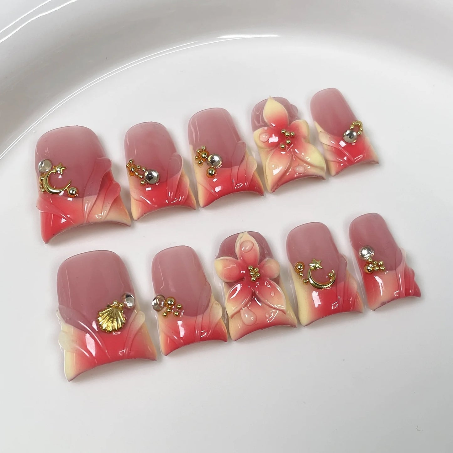 10pcs French Duck Bill Fake Nails 3D Heart Ruby Nail Art Metal Rhinestone Handmade Press on Nails Luxurious Romantic False Nails