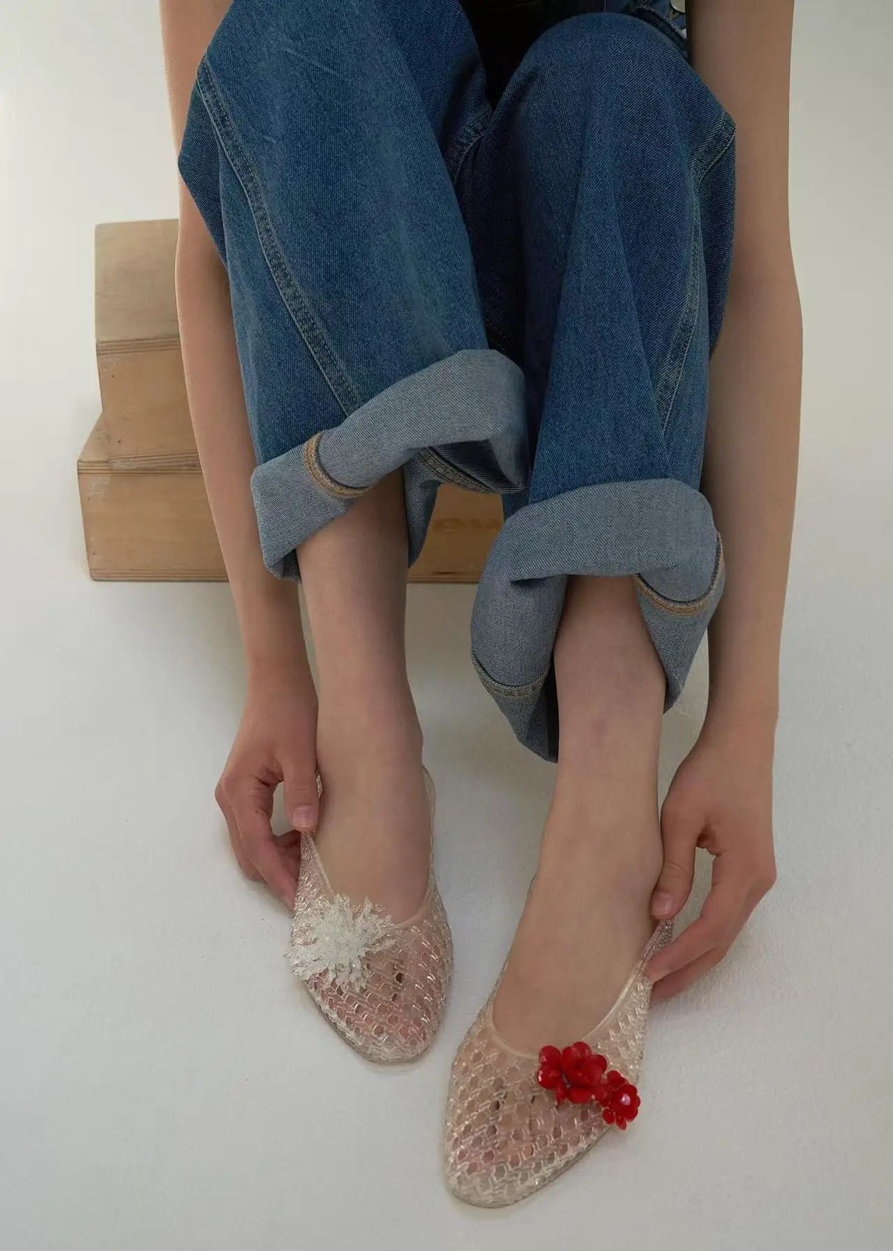 Transparent Crystal Shoes for Women Pointed Toe Hollow-out Flower Decoration DIY Hole Sandals Korean Jelly Shoes Casual Sandals