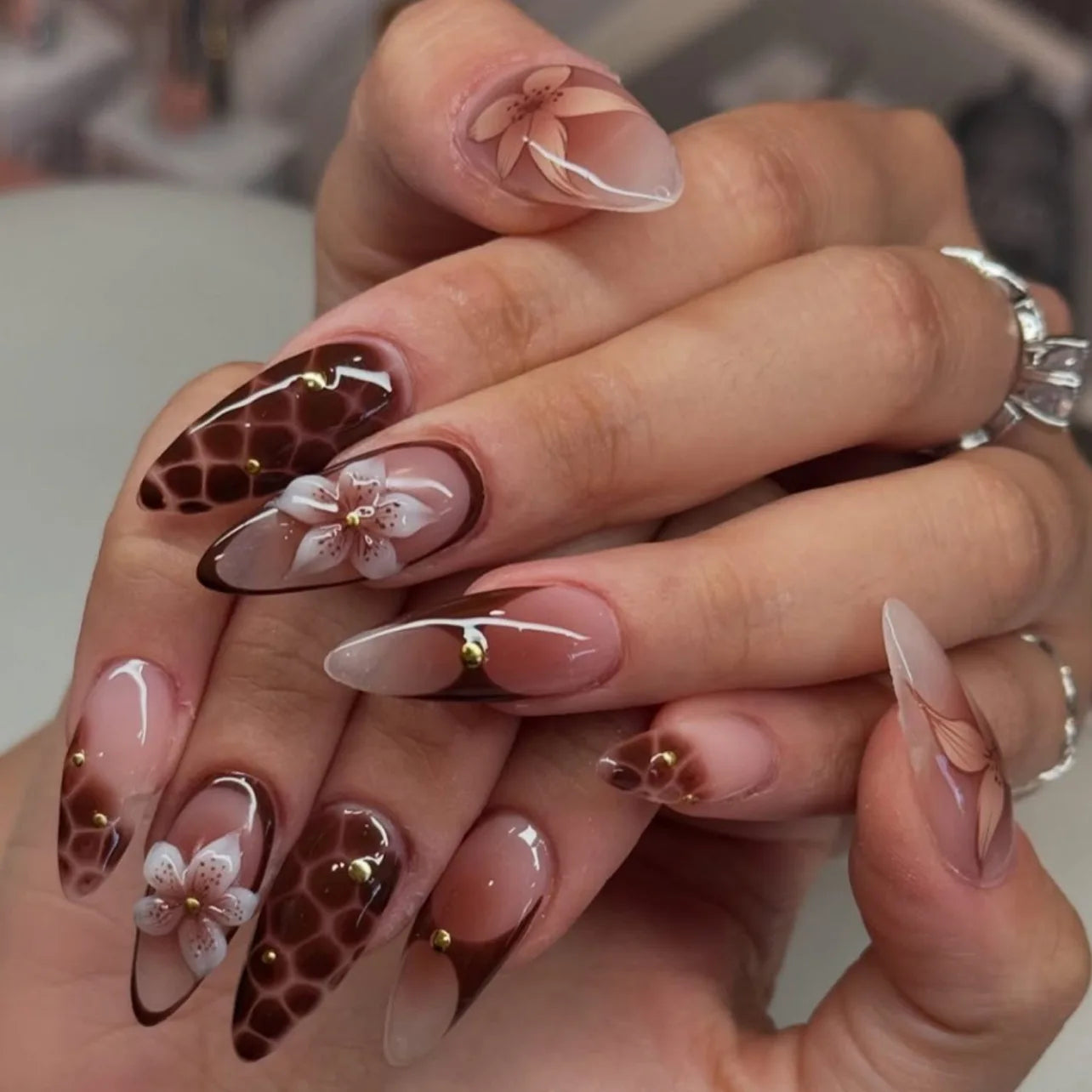 24Pcs Almond Press on Fake Nails Wearable Red Purple Blusher Halo Design False Nails Acrylic Full Over Simple Fashion Nail Tips