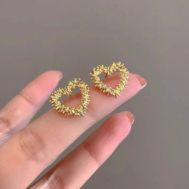 Korea Exquisite Shining Bright Broken Silver Hollowed-out Heart Shape Stud Earrings for Women Temperament Designer Jewelry Gifts