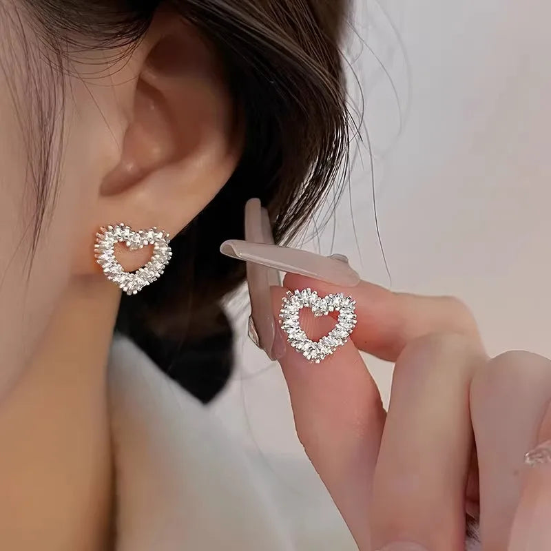 Korea Exquisite Shining Bright Broken Silver Hollowed-out Heart Shape Stud Earrings for Women Temperament Designer Jewelry Gifts