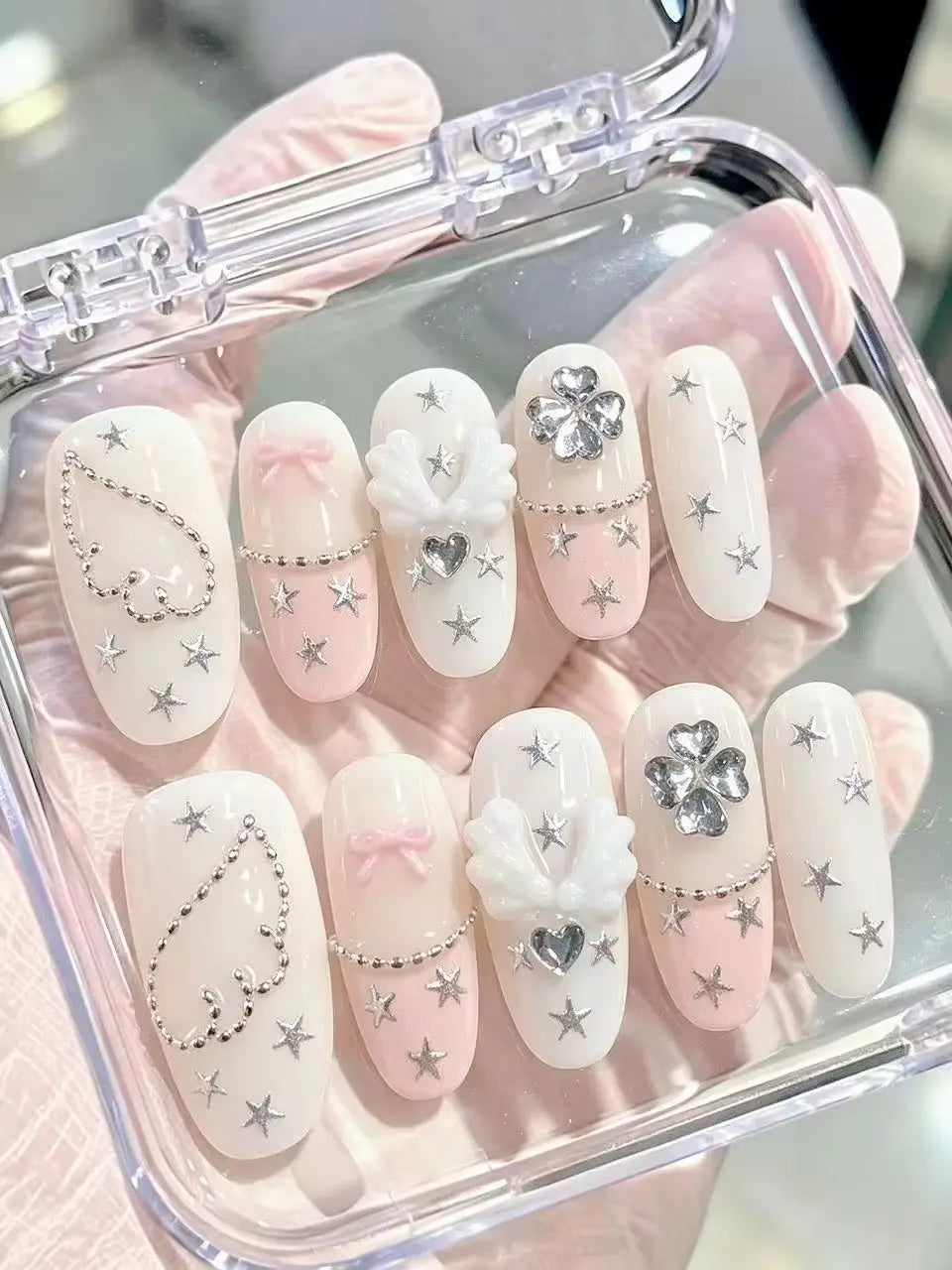 10 Pieces of Milky White Gradient Angel Clover Star Nail Art, Suitable for Daily Campus Wear, Jk Uniforms, Korean-Style Gentle Outfits, Afternoon Tea Dates, Floral Dress Outings, Pure and Desirable Girl Photoshoots, and Gentl