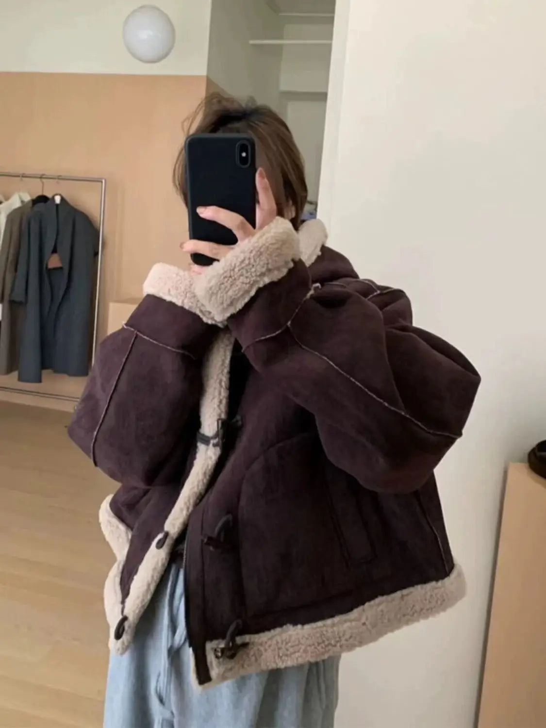 Cow Horn Button Fur One-Piece Hooded Lamb Fur Jacket For Women'S Winter New Style, Thickened Suede Short Jacket