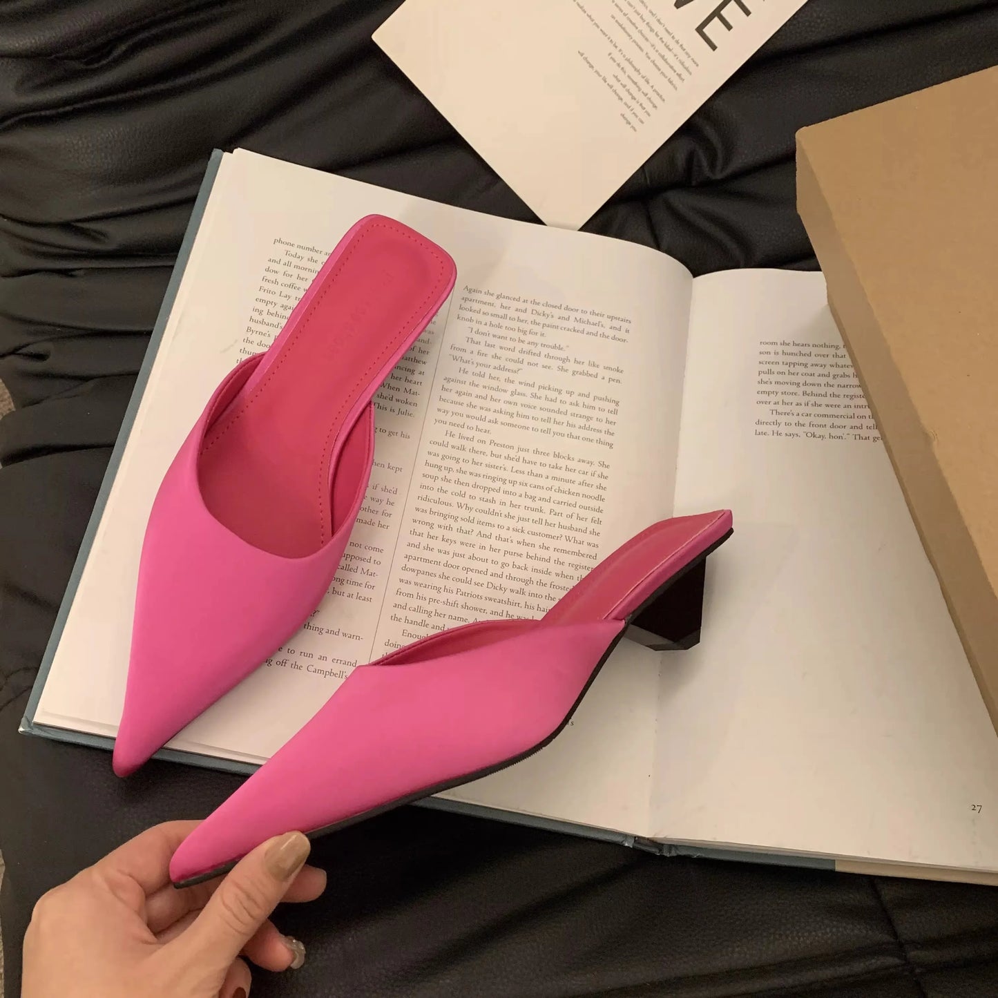 New Luxury Pointed Toe Women Mules Slipper Fashion Candy Color Ladies Elegant Dress Sandal Square Low Heel Slip on Slides Shoes