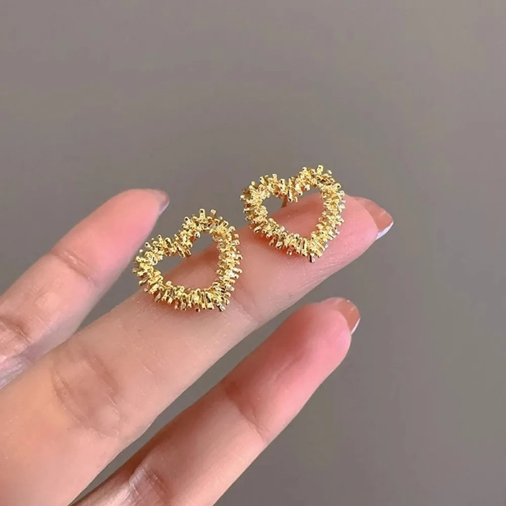 Korea Exquisite Shining Bright Broken Silver Hollowed-out Heart Shape Stud Earrings for Women Temperament Designer Jewelry Gifts