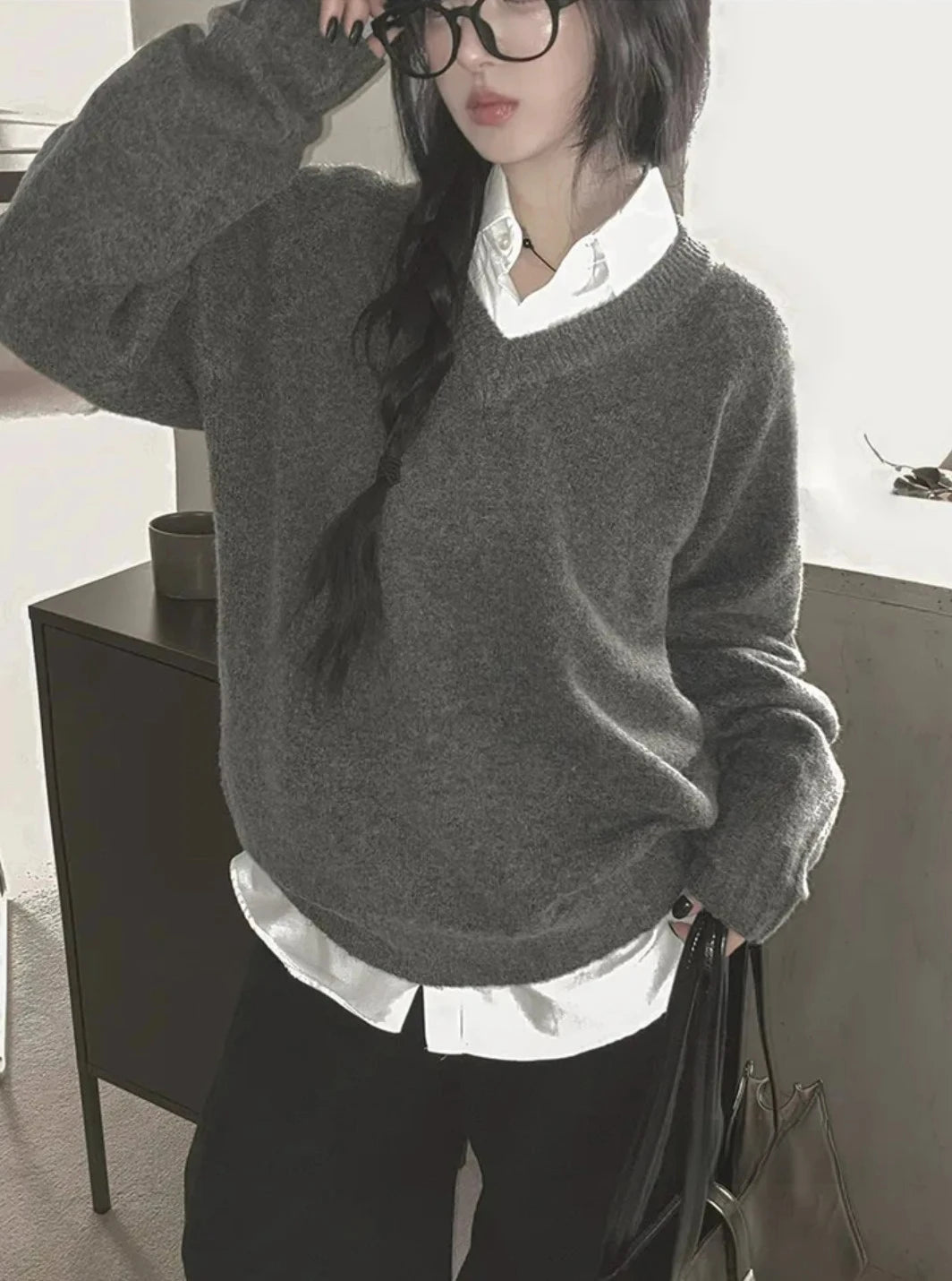 Korean Retro College Style Casual Pullover V-neck Long Sleeved Knitted Sweater for Women