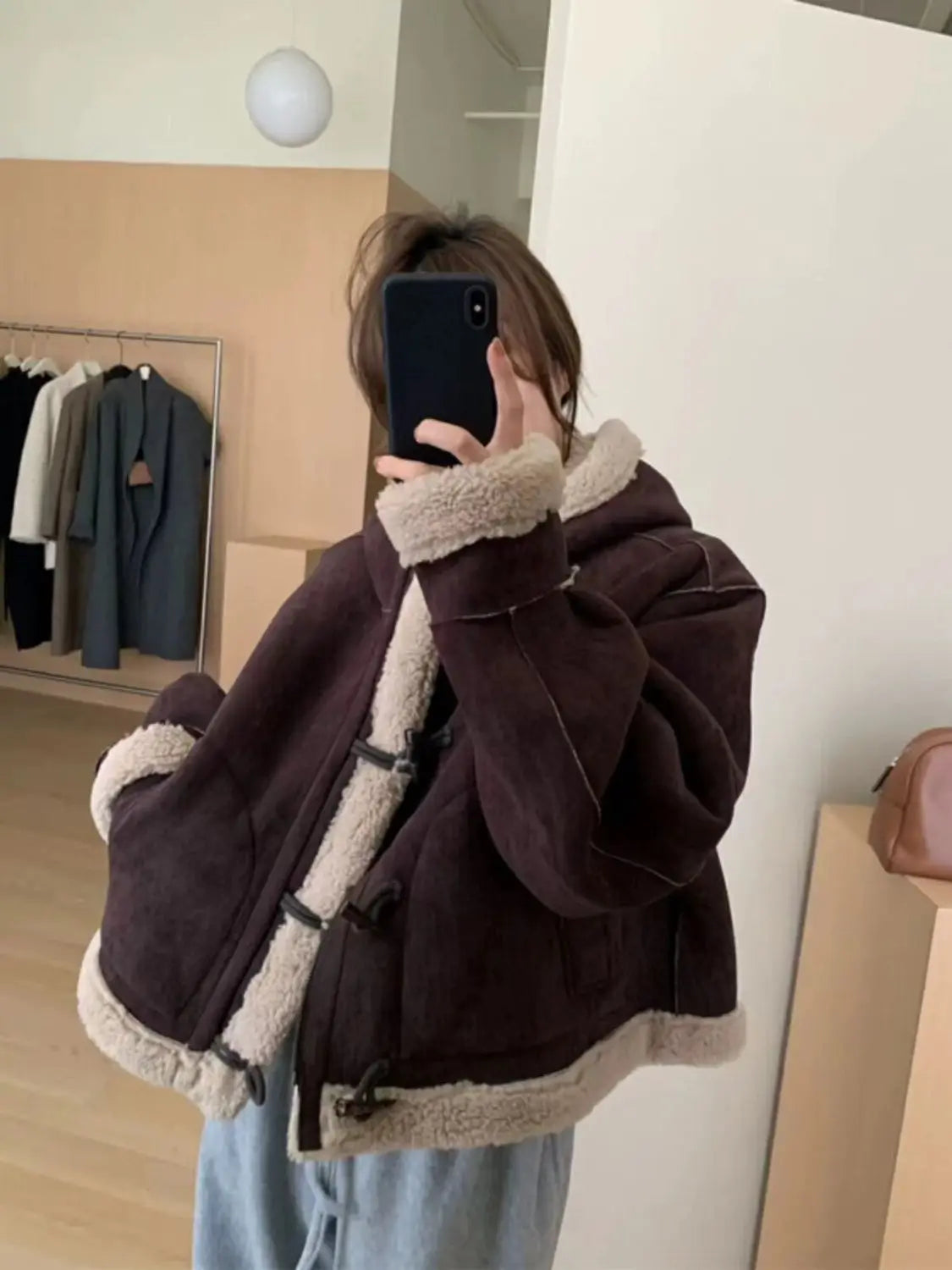 Cow Horn Button Fur One-Piece Hooded Lamb Fur Jacket For Women'S Winter New Style, Thickened Suede Short Jacket