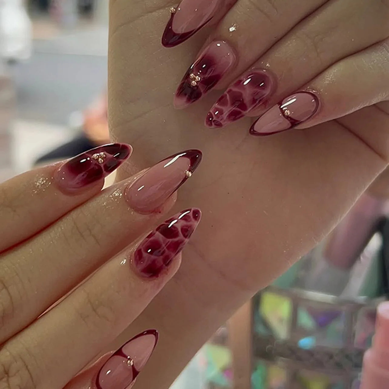 24Pcs Almond Press on Fake Nails Wearable Red Purple Blusher Halo Design False Nails Acrylic Full Over Simple Fashion Nail Tips