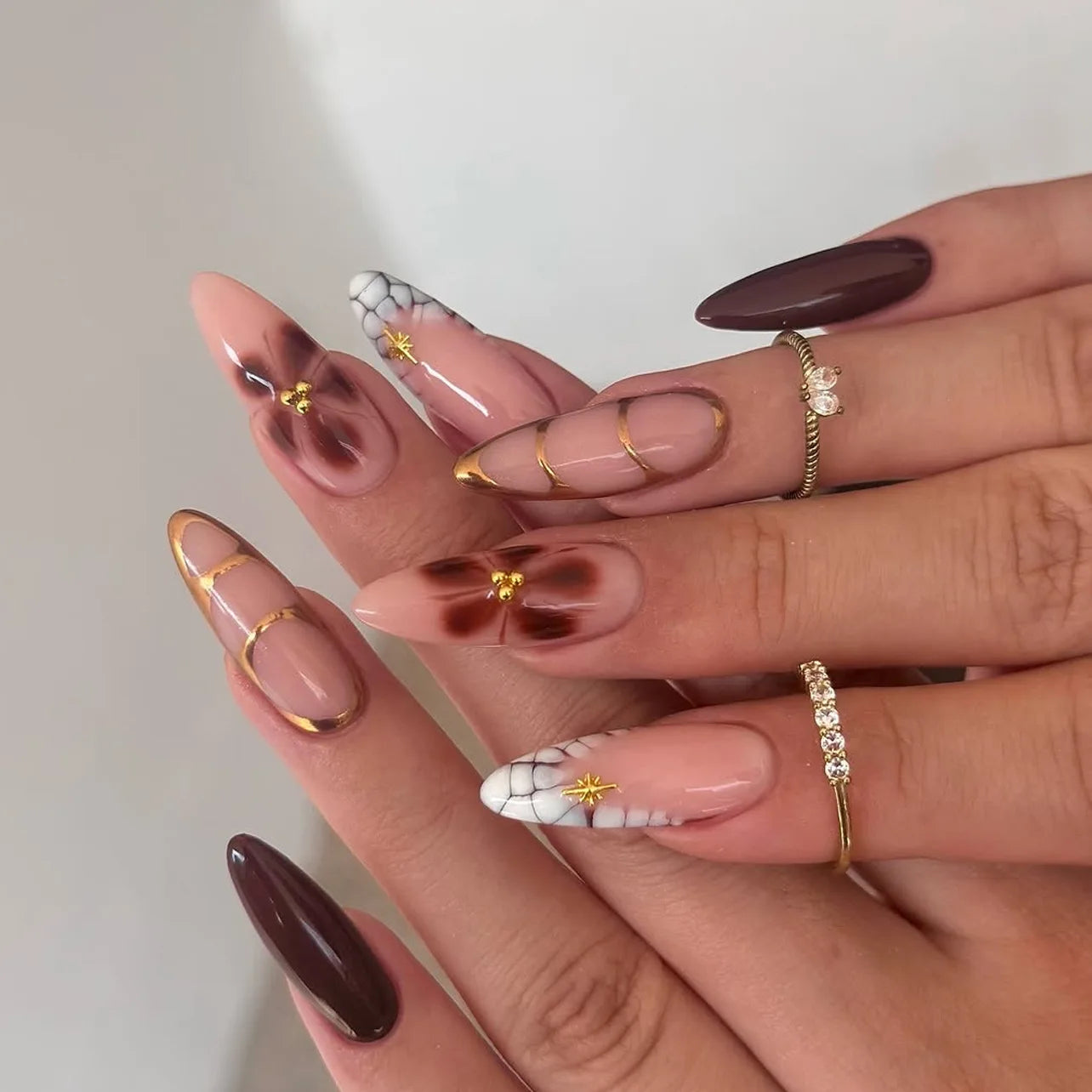 24Pcs Almond Press on Fake Nails Wearable Red Purple Blusher Halo Design False Nails Acrylic Full Over Simple Fashion Nail Tips
