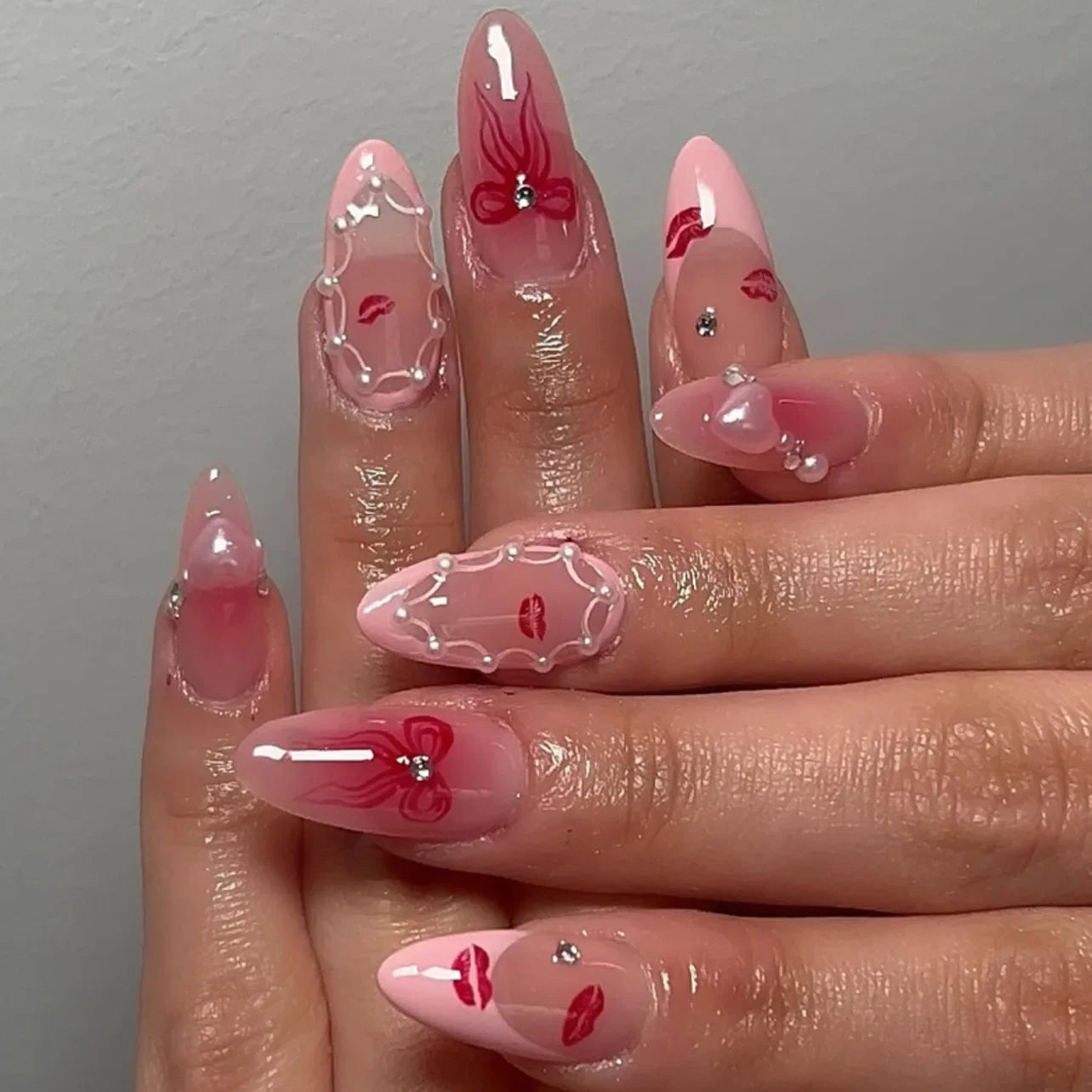 24pcs White Flower Fake Nail Tips Ins Yellow Pink Blush False Nails Wearable Full Cover European Almond Shaped Press on Nails