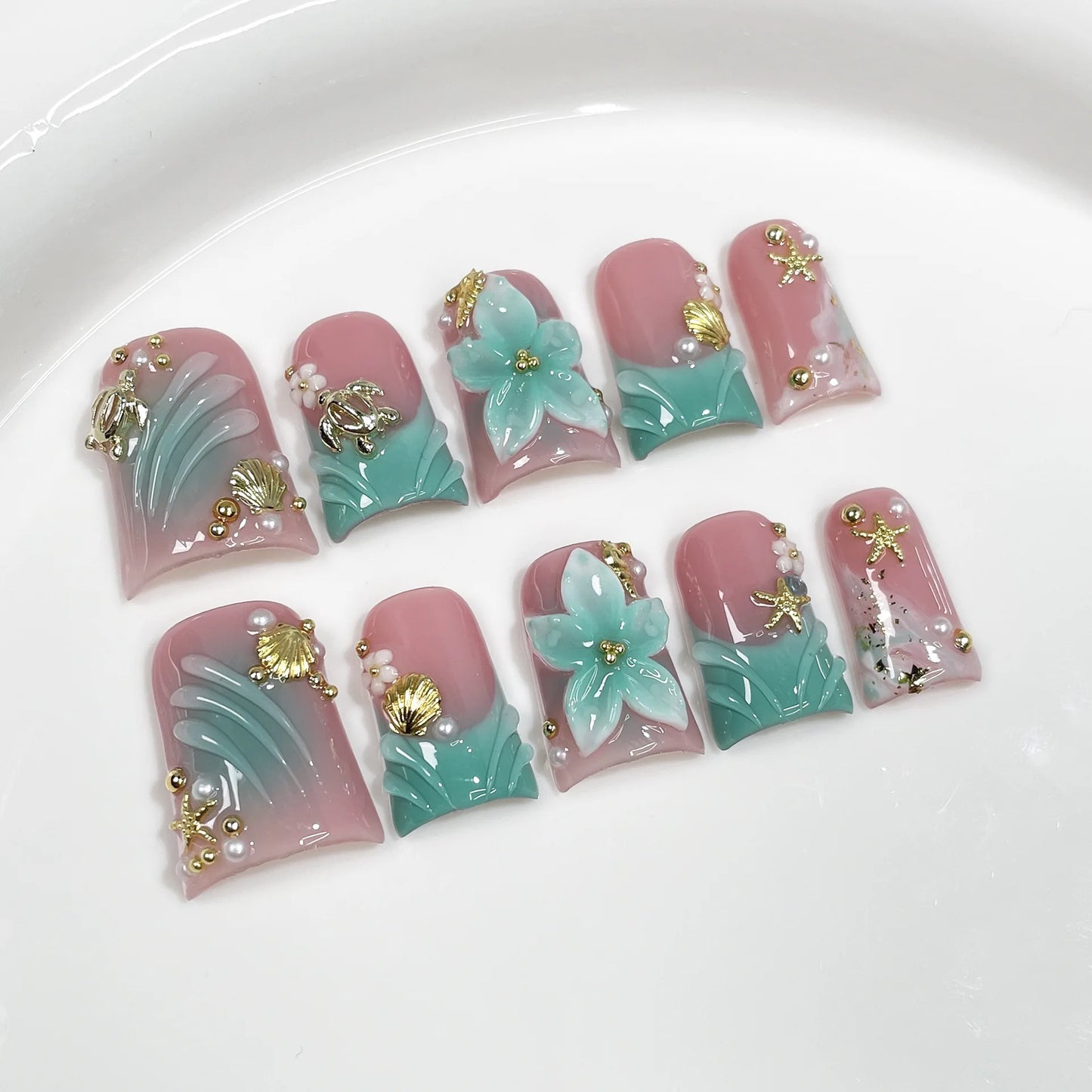 10pcs French Duck Bill Fake Nails 3D Heart Ruby Nail Art Metal Rhinestone Handmade Press on Nails Luxurious Romantic False Nails