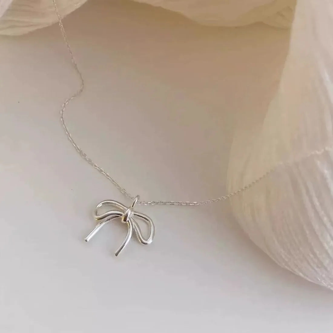 Silver Minimalist Bowknot Chain Necklace | Inspired by Wonyoung