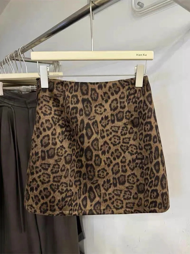 Retro Leopard Print Skirt Women 2026 New High Waist A Word Anti-light Hip-wrapped Short Skirt