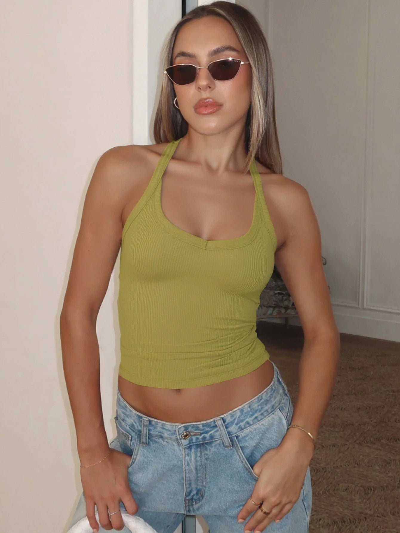 Hugcitar 2026 Summer Ribbed Halter Backless Solid Sexy Crop Tank Top Casual Y2K Women Clothes Beach Vacation Streetwear Yoga