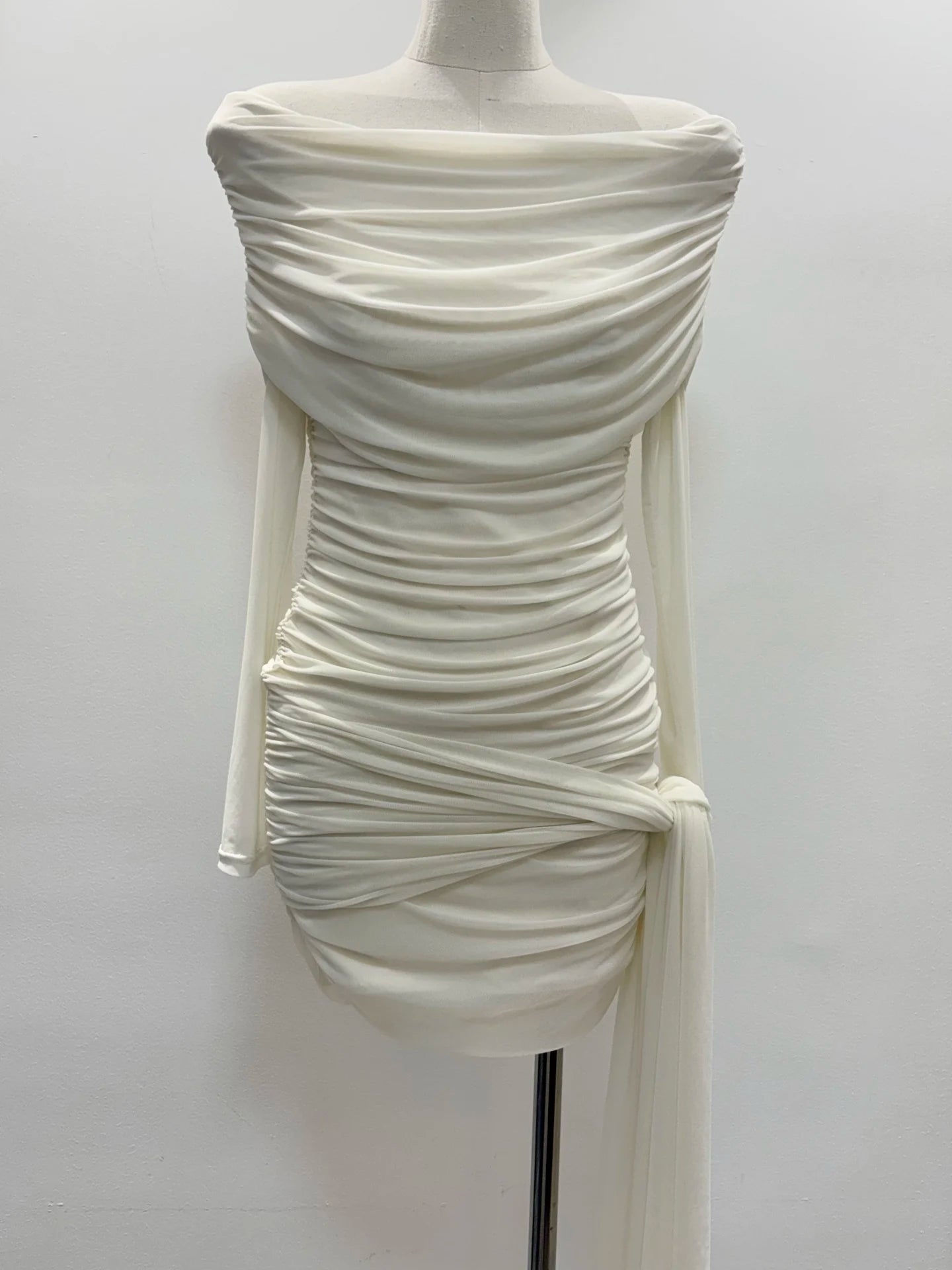 White Off-Shoulder Pleated Slim-Fit Dress Elegant and Sophisticated with a Sensual Bow Detail Women's Dress - 2025 Fall New