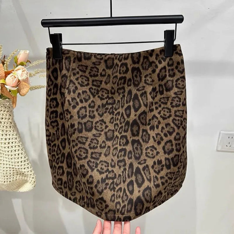 Retro Leopard Print Skirt Women 2026 New High Waist A Word Anti-light Hip-wrapped Short Skirt